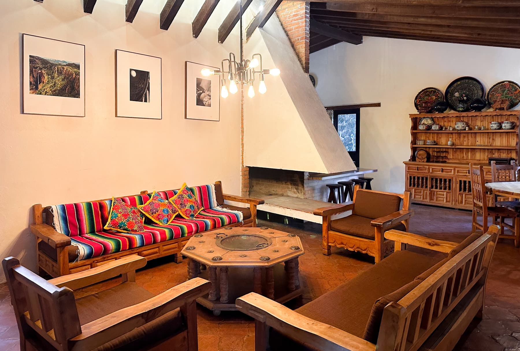 Sala frente a la chimenea